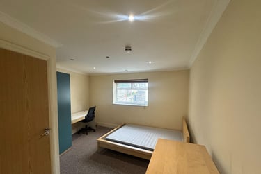 4 bed flat, Seymour Avenue, Lipson, Plymouth, PL48RB - Image 3